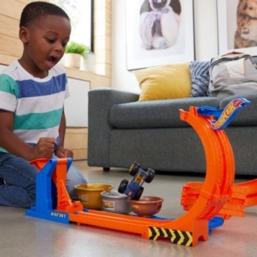Hot Wheels Monster Trucks Loop & Flip Trophy Challenge autorata