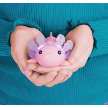Fingerlings aksolotli ja puhallettava uima-allas